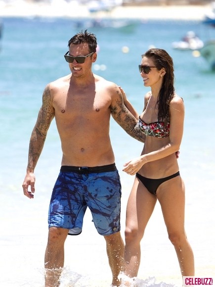 Cô nàng Audrina Patridge của các chương trình truyền hình thực tế Úc có vẻ sexy và quyến rũ trong bộ đồ bikini đen bên cạnh bạn trai Corey Bohan tại bãi biển của khách sạn ME Cabo, Mexico hôm 18/5/2012.